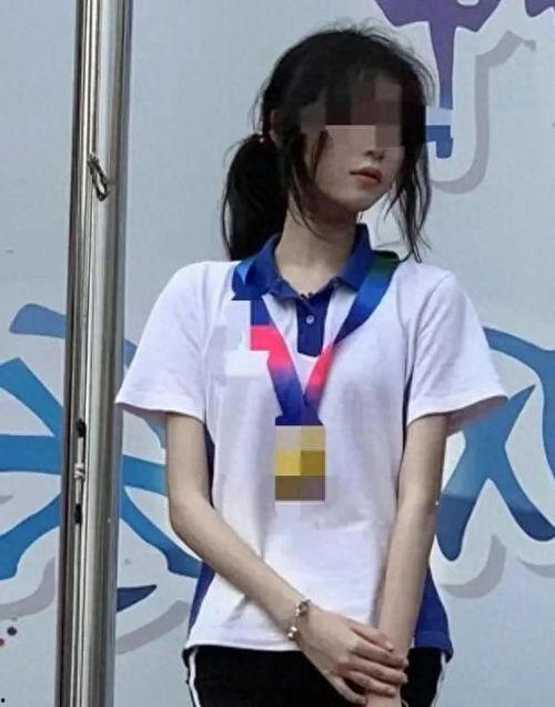 网红情侣吵架吃瓜视频,感情破裂还是炒作？